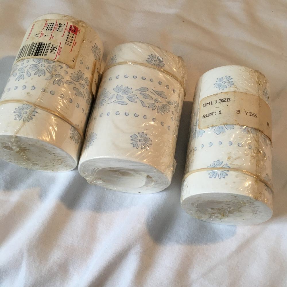 VTG 3.5 inch pre-pasted boarder blue flower 3 rolls 5 yds each